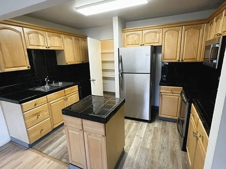 262 Caliente Dr — Photo 8