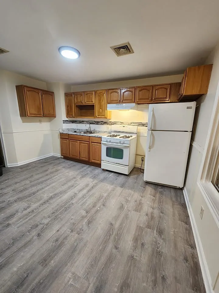 3 bed, $1,600 — Photo 3