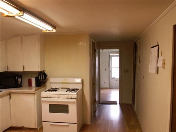 3rd image of 1010 Fulton St