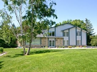 9941 Flagstone Dr, Cedarburg, WI 53012