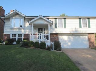 2821 Milburn Acres Ct, Saint Louis, MO