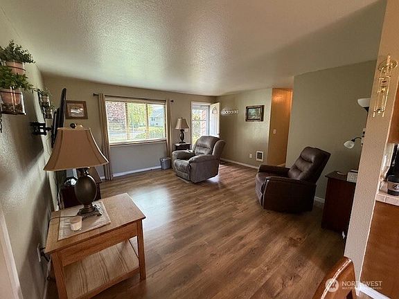 3rd image of 420 Rosewood Drive