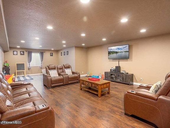 3rd image of 7279 N Bandon Ln
