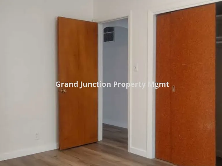 522 Compton St — Photo 21