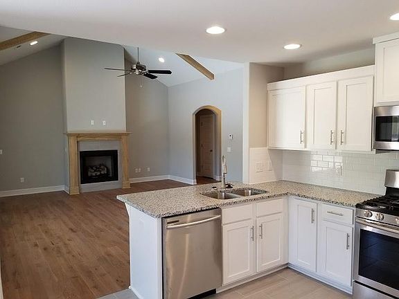4th image of 1193 Pershing St