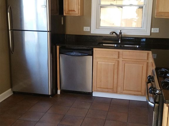 4th image of 320 Somonauk St