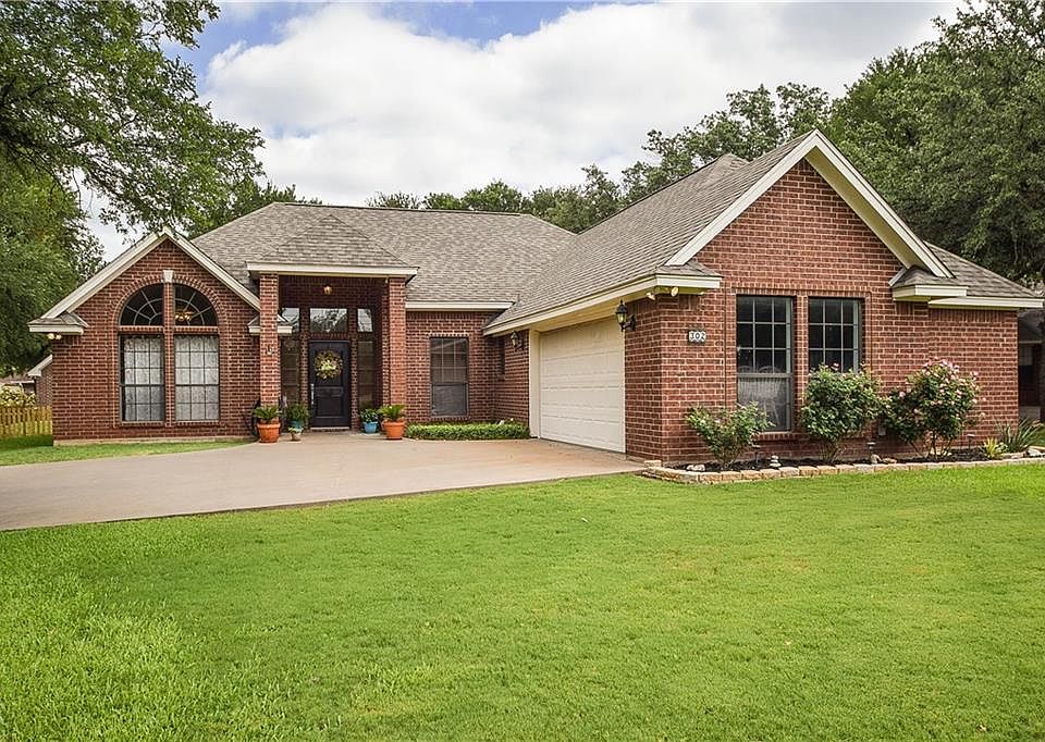 1st image of 302 Bonita Dr