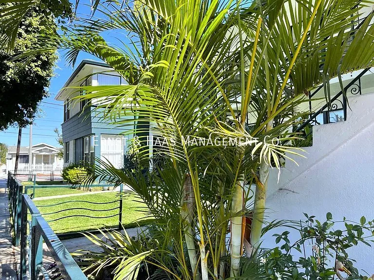 1641 Loma Ave #8 — Photo 7