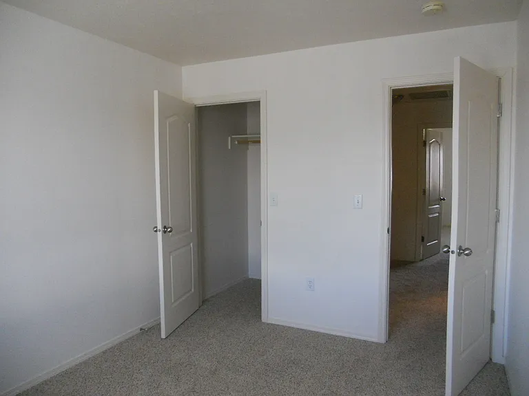 126 NE Lotus Ct — Photo 13