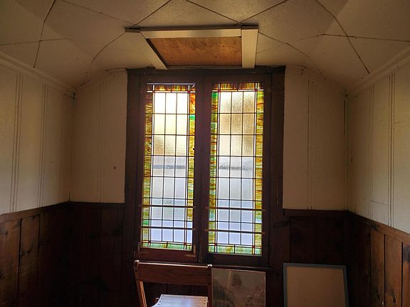 4th image of 115 E Avenue B