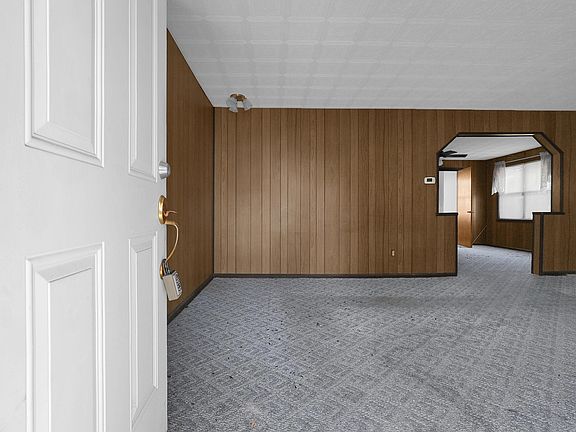 3rd image of 833 S Terrace Ave