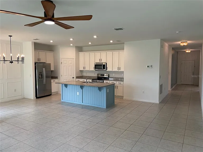 689 Crown Rose Dr — Photo 5