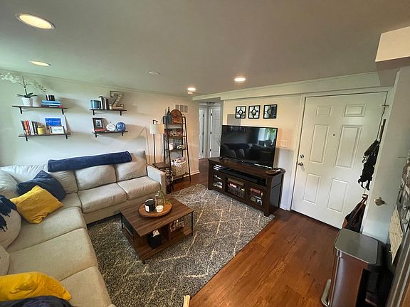 5th image of 512 Hollow Rd #4