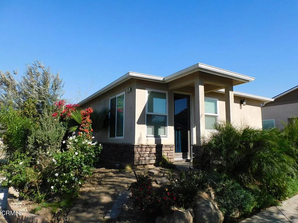 2 bed, 1.0 bath, 630 sqft, $2,800 — Photo 1