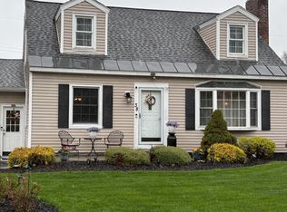 38 Parkwood Dr, Albany, NY 12205