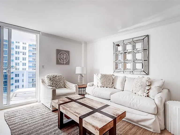2401 Collins Ave #904 — Photo 6