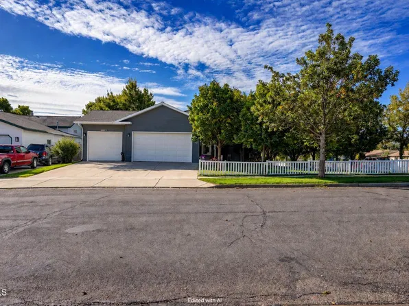 103 W Edmonton Dr, Bismarck, ND 58503