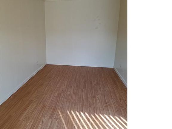 3rd image of 2101 N Angus St APT B