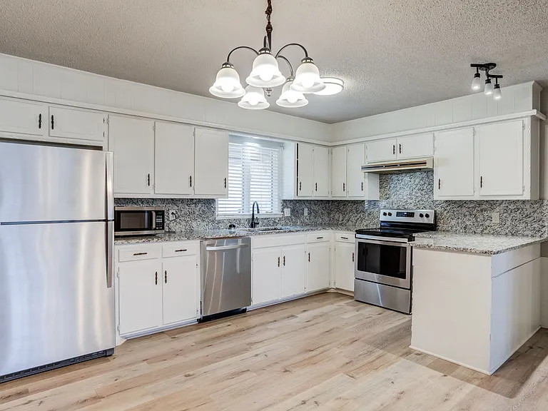 810 Mimosa Ave — Photo 5