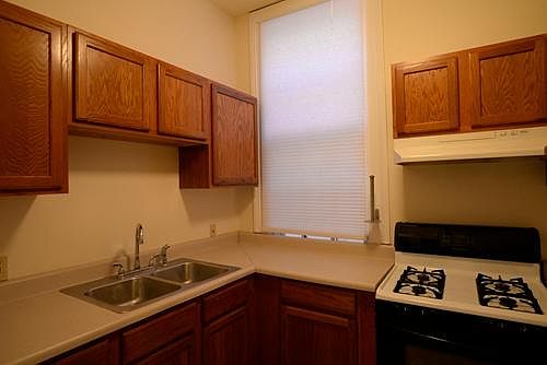 5th image of 1807 Burgundy St #A
