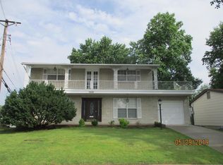 1055 Shackelford Rd, Florissant, MO 63031