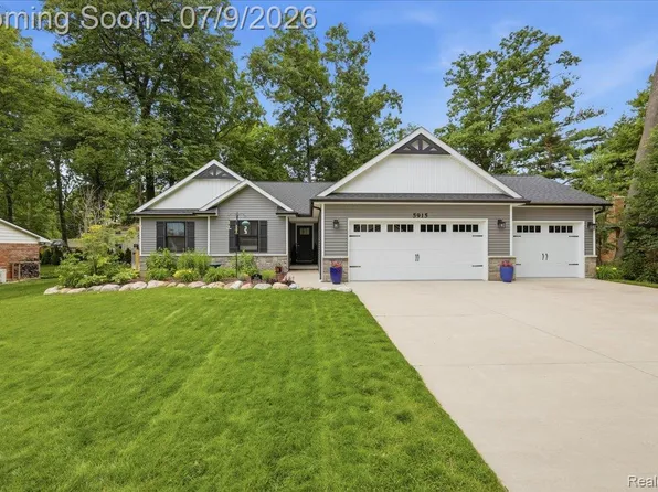 5915 Chickadee Ln, Clarkston, MI 48346