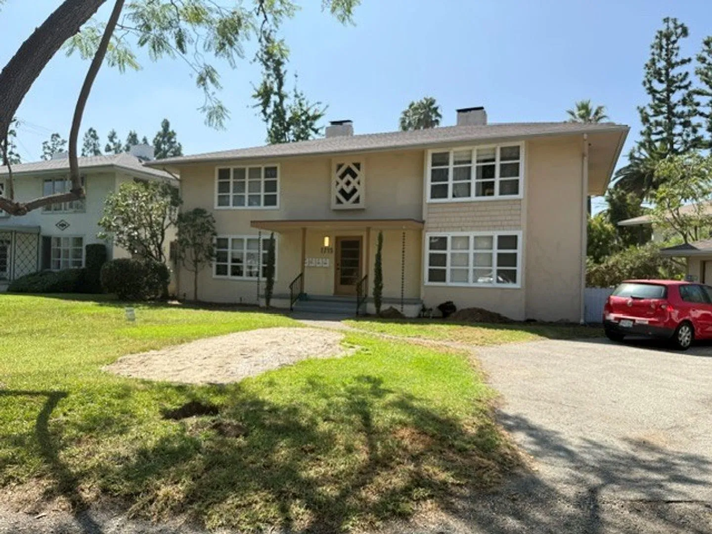 1715 Raymond Hill Rd — Photo 1