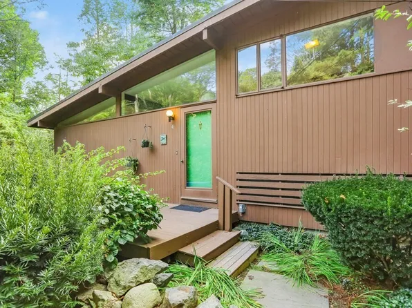 4 Trotting Horse Dr, Lexington, MA 02421