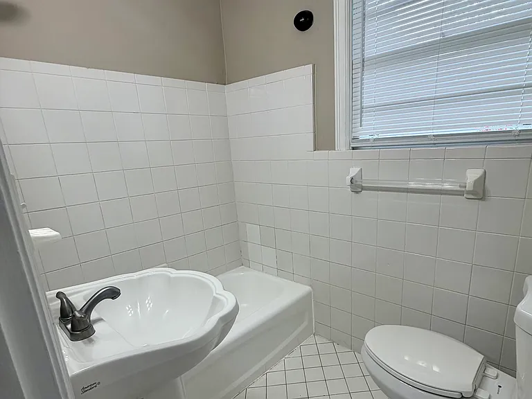 604 N Moore St — Photo 7