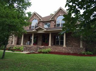 2 Lakeview Dr, Raymond, MS 39154