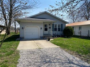 109 N Bond St, Altamont, IL 62411