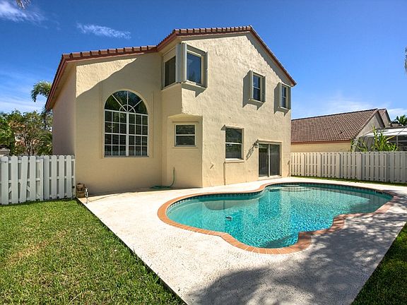 3rd image of 1020 NW 185th Ave