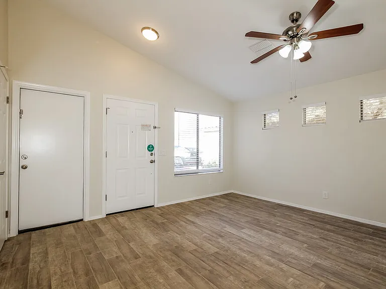 10559 W Amelia Ave — Photo 3