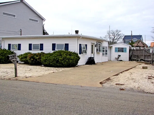 7 Phyllis Ln, Manahawkin, NJ 08050