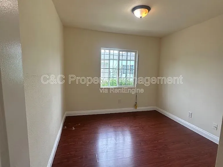 1143 W 91st St — Photo 4