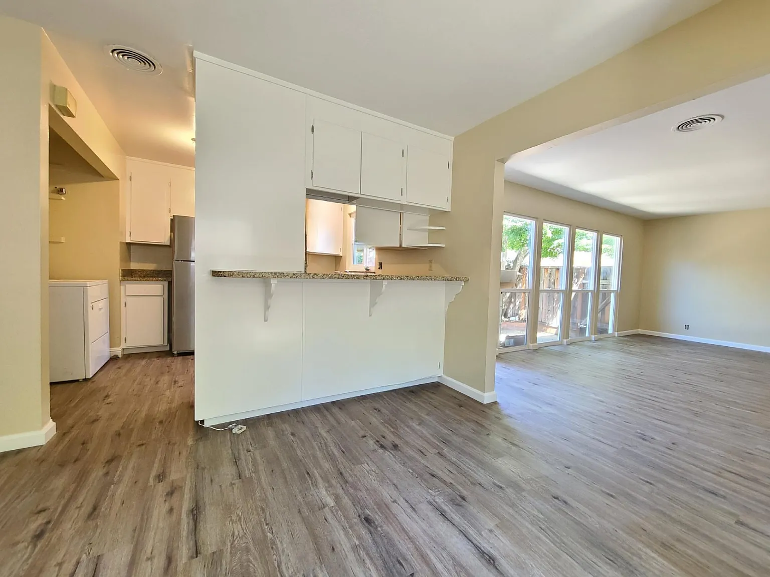 2 bed, 1000 sqft, $3,200 — Photo 3