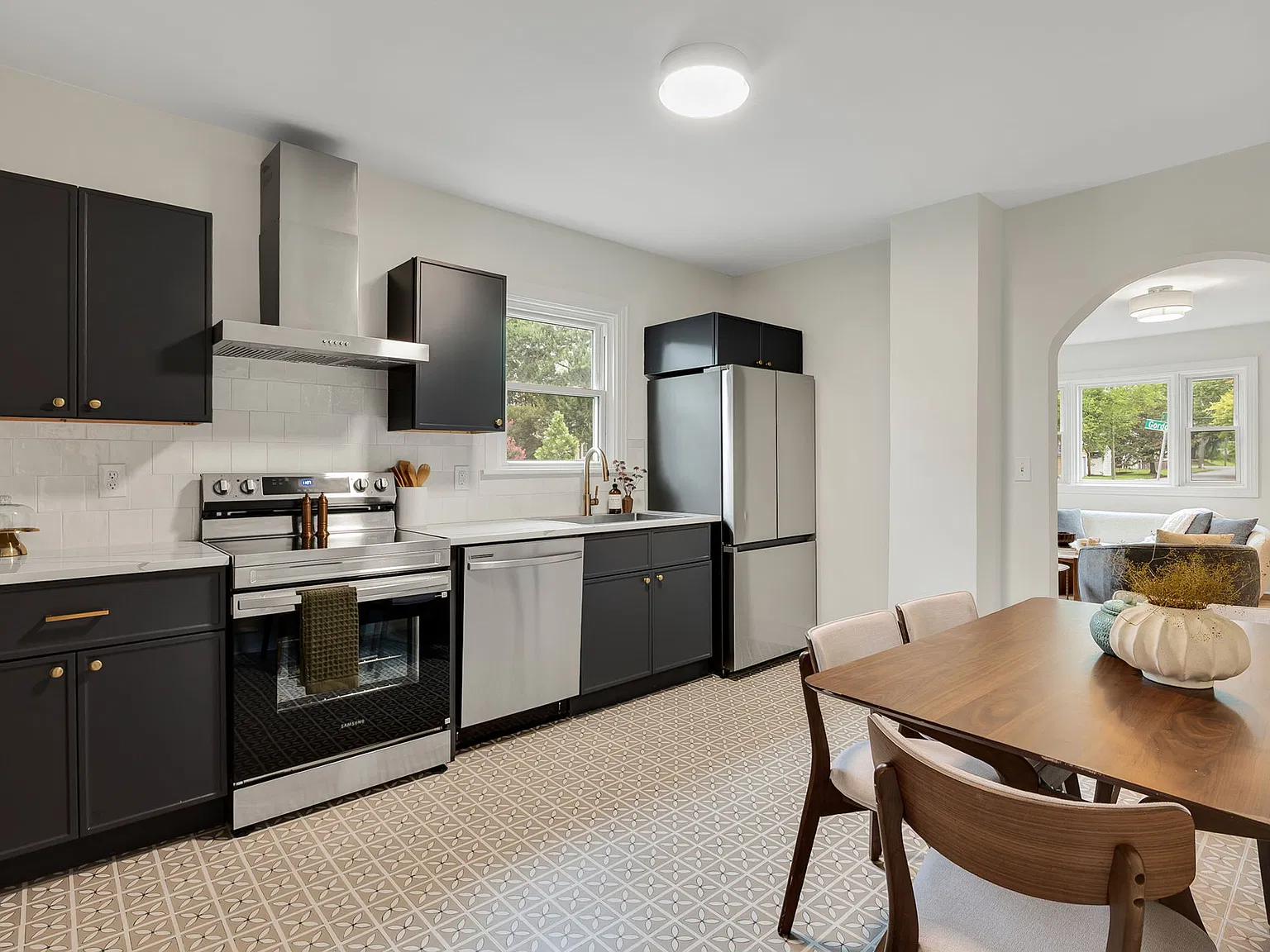 3 bed, 1344 sqft, $1,850 — Photo 3