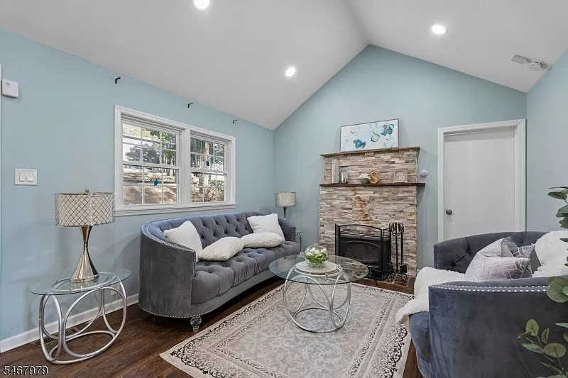 5 bed, 3.0 bath, $4,200 — Photo 4