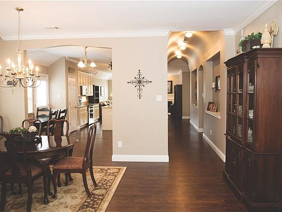 3rd image of 5809 Greenmeadow Dr