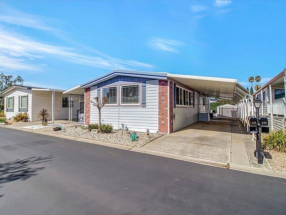 4th image of 148 Nut Tree Ln #148