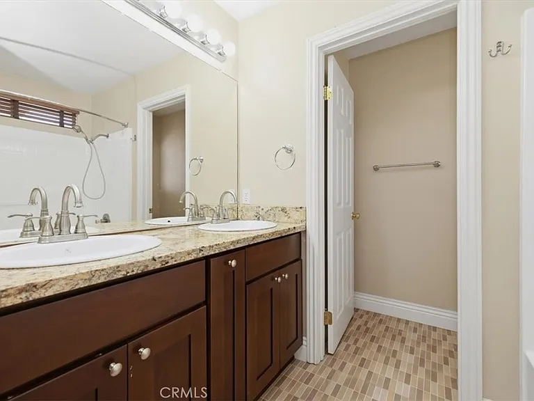 930 Primrose Ln — Photo 18