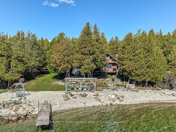 2nd image of 125 Lakeshore Rd