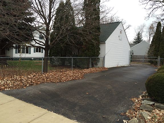 3rd image of 317 McDonald Ave