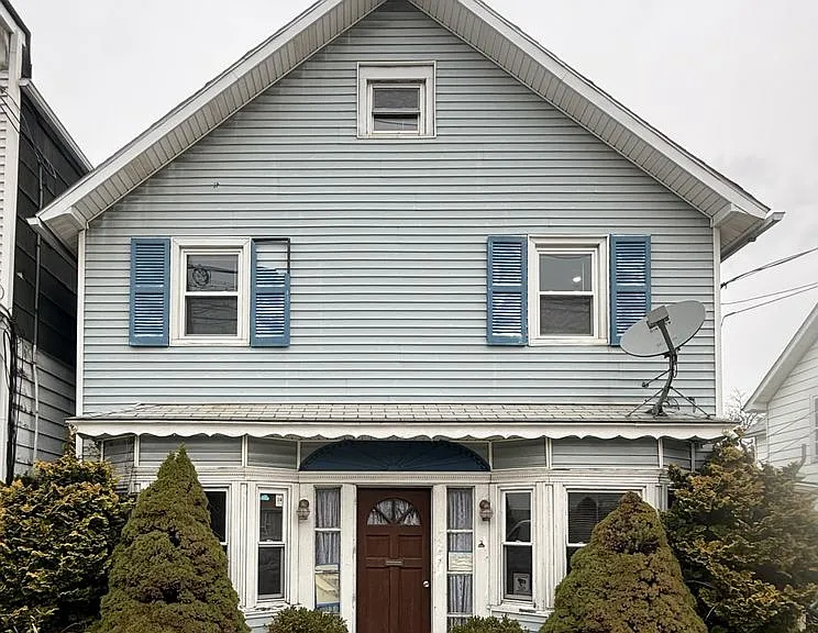 735 Main St — Photo 1