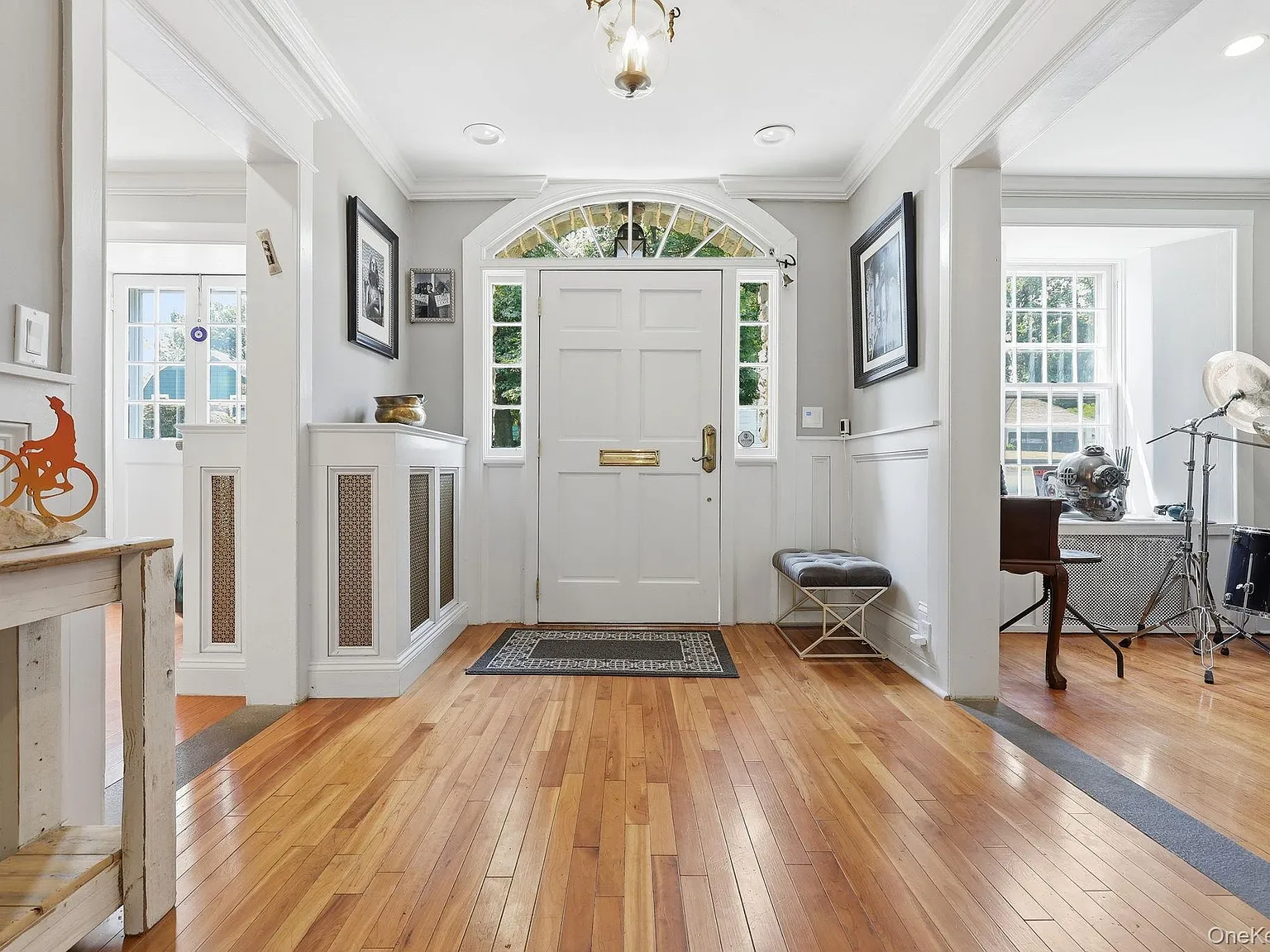 4 bed, 4.5 bath, 4108 sqft, $6,200 — Photo 2