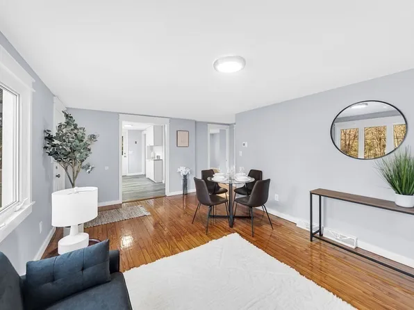 105 North St, Granby, MA 01033