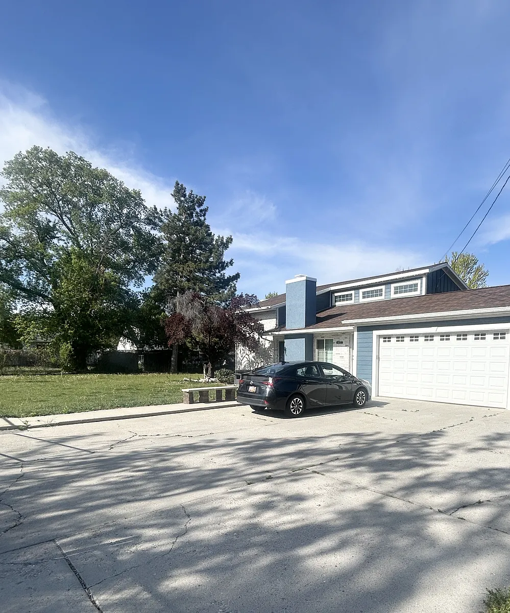 Building Photo - 453 E Fort Union Blvd