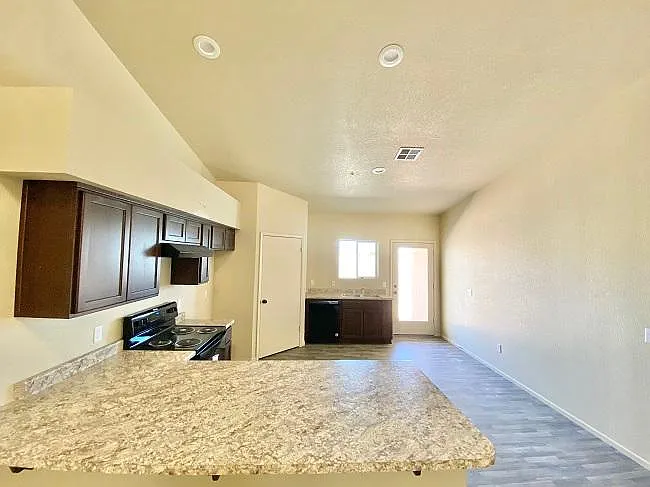 7254 E 37th Pl — Photo 4