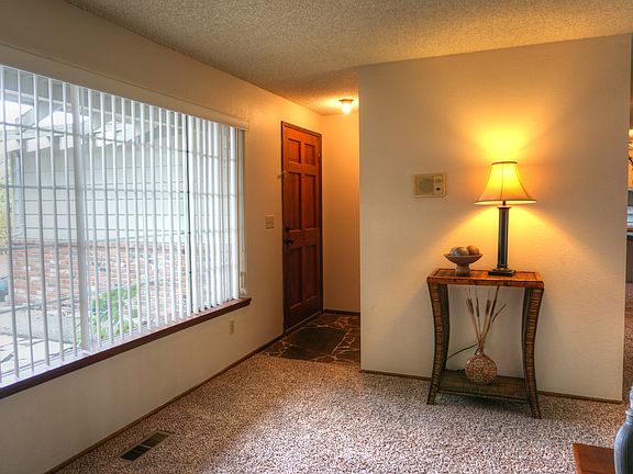 www.LamoureuxRealEstate.com