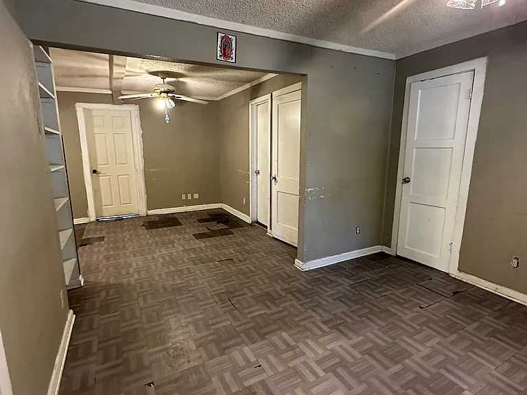 944 W Lynwood Ave — Photo 10